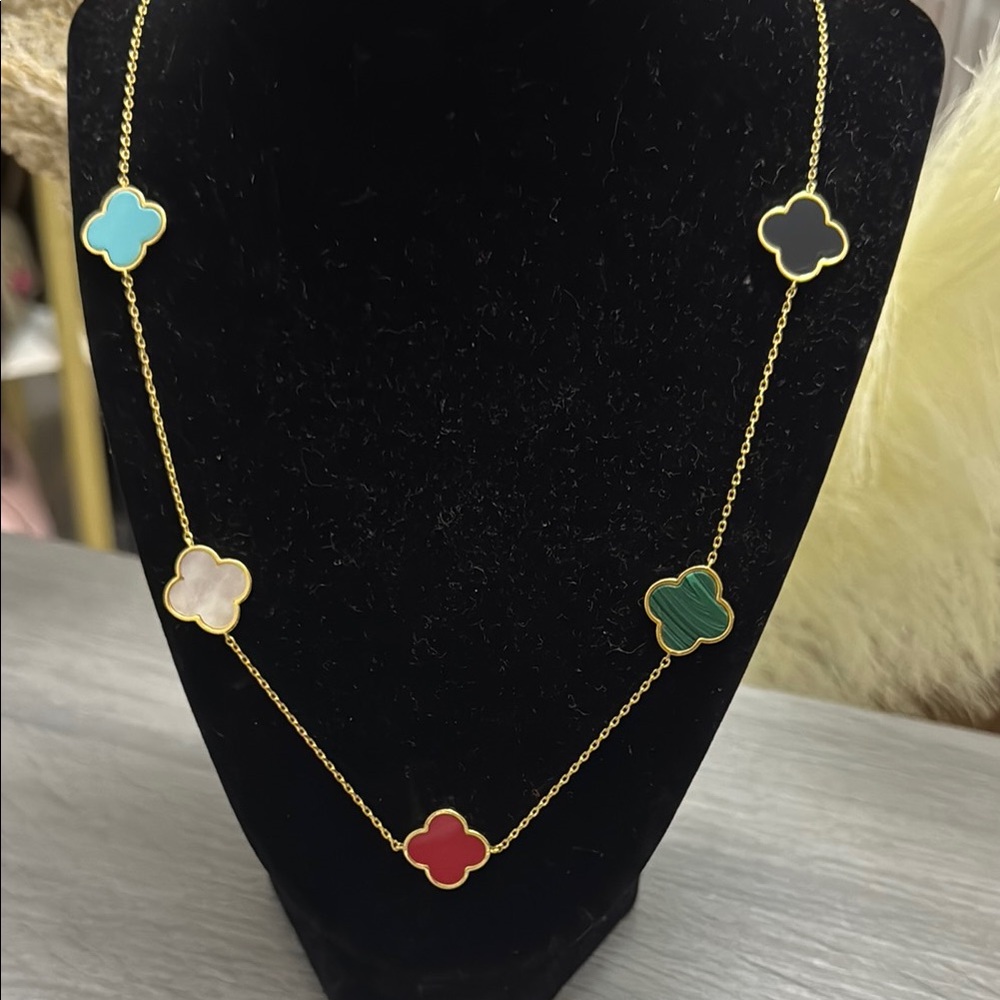 Elegant Multi-Color Clover Necklace - Picture 2 of 4